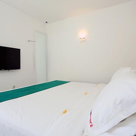 Reddoorz Near Pantai Jerman Hotel Kuta  Exterior photo