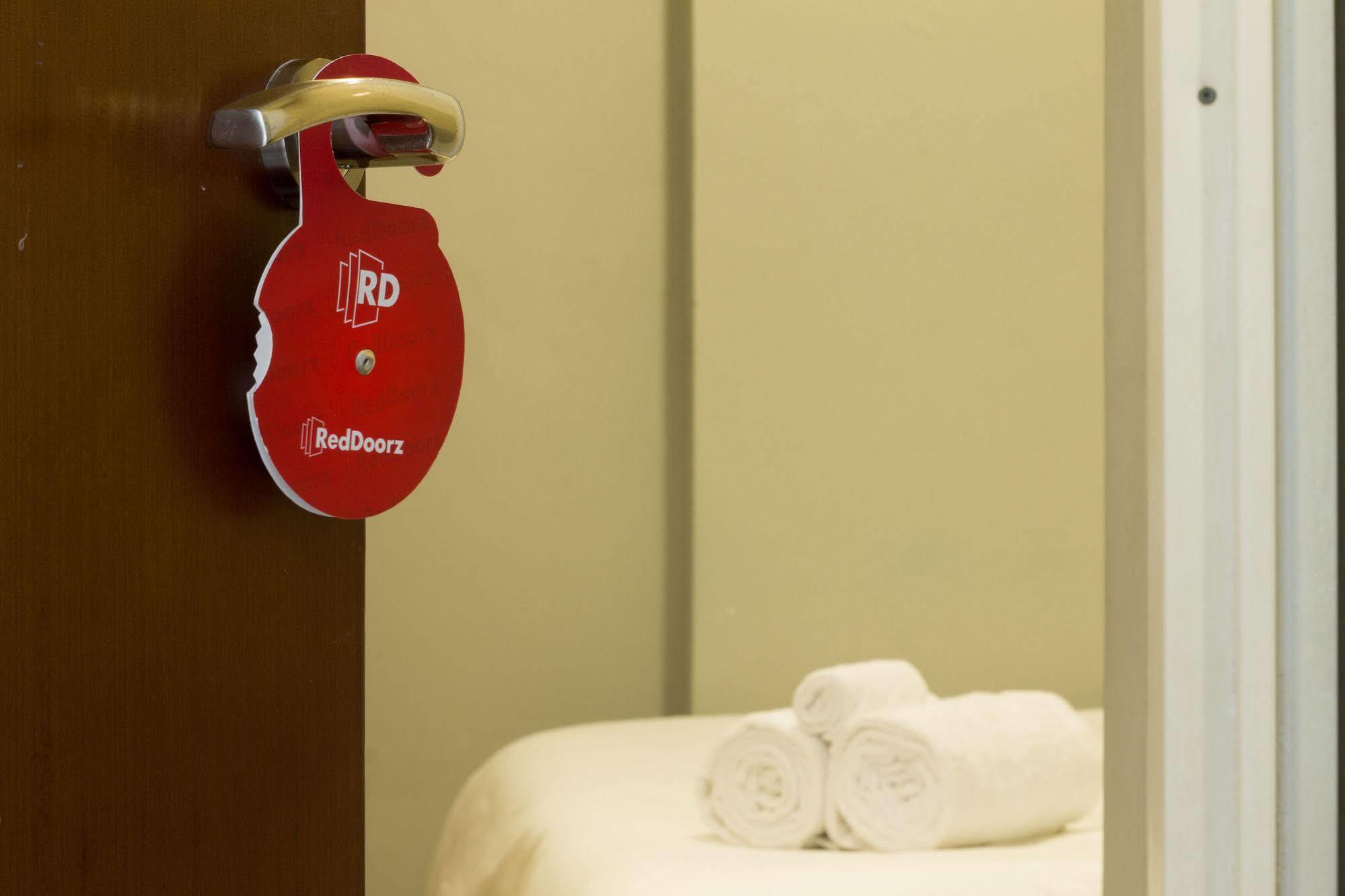 Reddoorz Near Pantai Jerman Hotel Kuta  Exterior photo