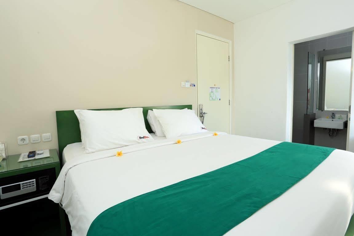 Reddoorz Near Pantai Jerman Hotel Kuta  Exterior photo