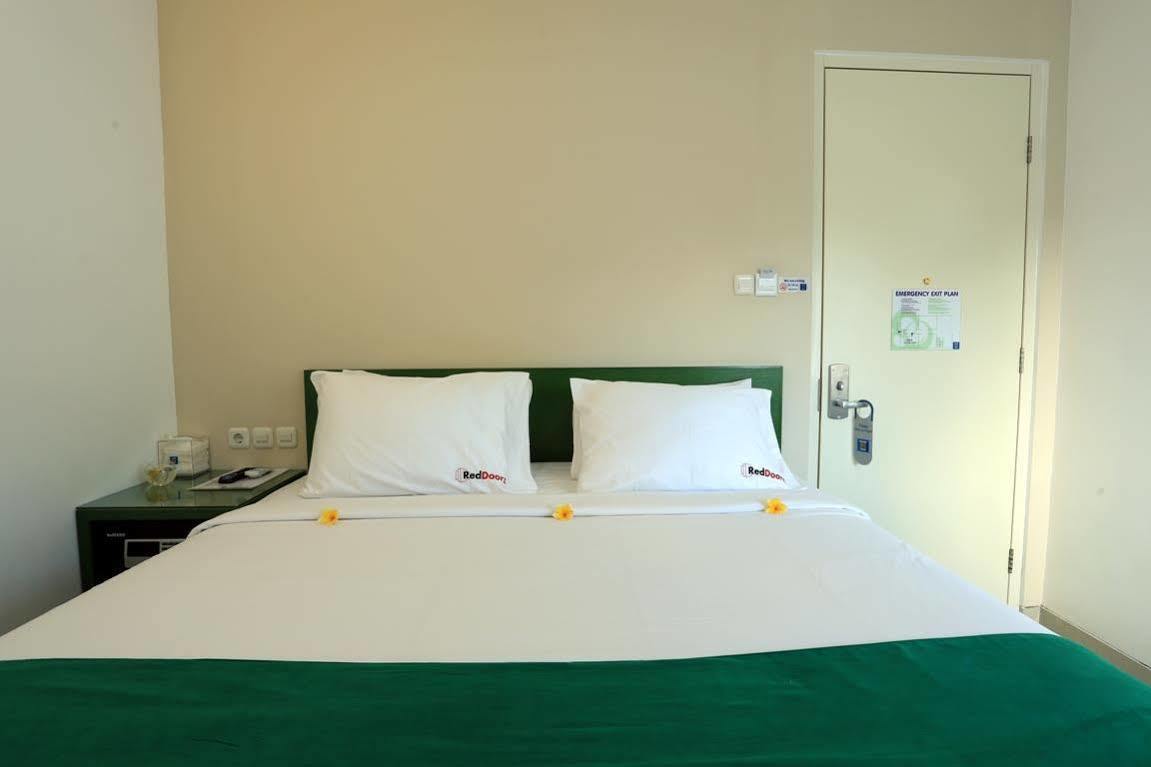 Reddoorz Near Pantai Jerman Hotel Kuta  Exterior photo